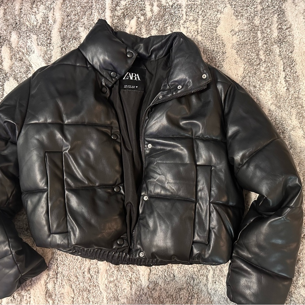 Zara Black Cropped Puffer Jacket with Glossy Finish